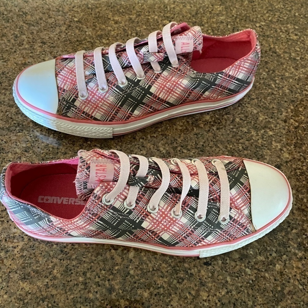 Converse Pink Plaid Slip Ons Women’s 5 NWOT​​​​​​​​​​​
